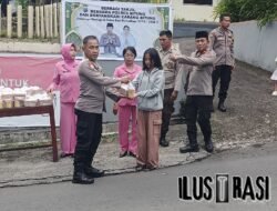100 Paket Takjil Dibagikan! Polsek Ranowulu dan Bhayangkari Hangatkan Kebersamaan di Bulan Suci Ramadhan