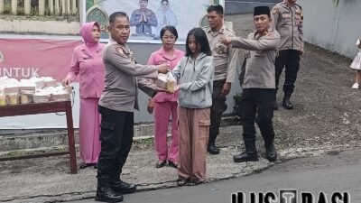 100 Paket Takjil Dibagikan! Polsek Ranowulu dan Bhayangkari Hangatkan Kebersamaan di Bulan Suci Ramadhan